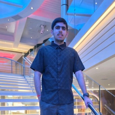 Om Israni, founder and developer of DriveIQ.es